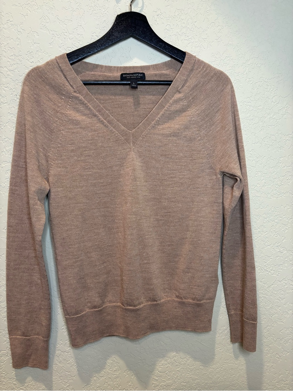 Banana Republic Women's V-Neck Sweater in Tan